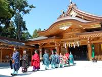 参進する神職